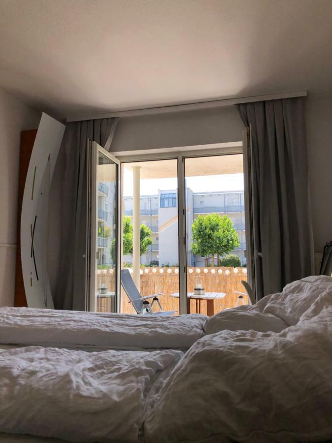 Parkplatz Und Balkon - Burberg'S Heimathafen In Wiesbaden Buitenkant foto