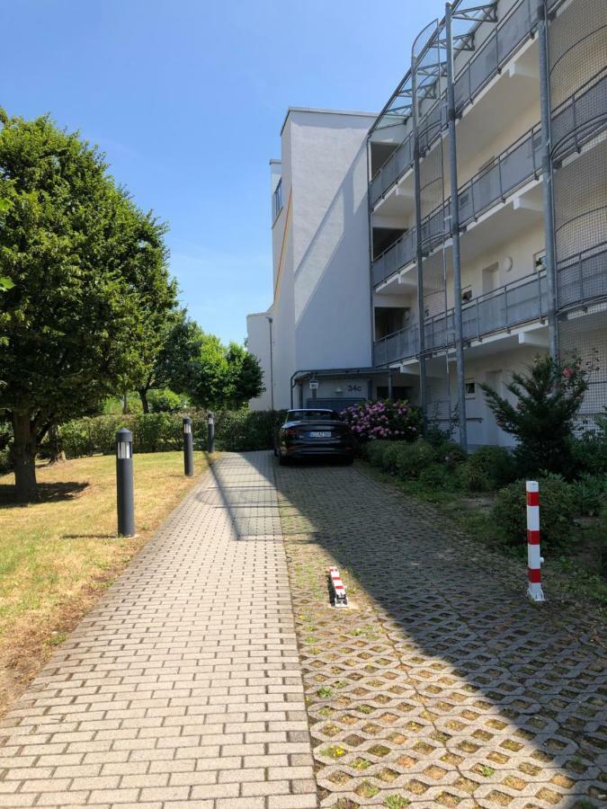 Parkplatz Und Balkon - Burberg'S Heimathafen In Wiesbaden Buitenkant foto