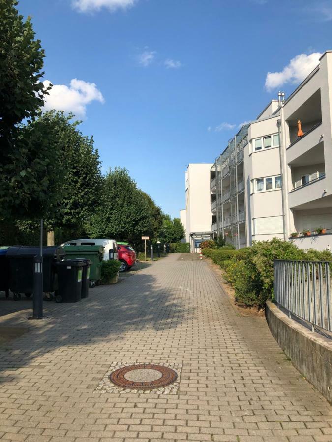 Parkplatz Und Balkon - Burberg'S Heimathafen In Wiesbaden Buitenkant foto
